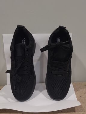 Black Women's Knit Lace-Up Sneakers
